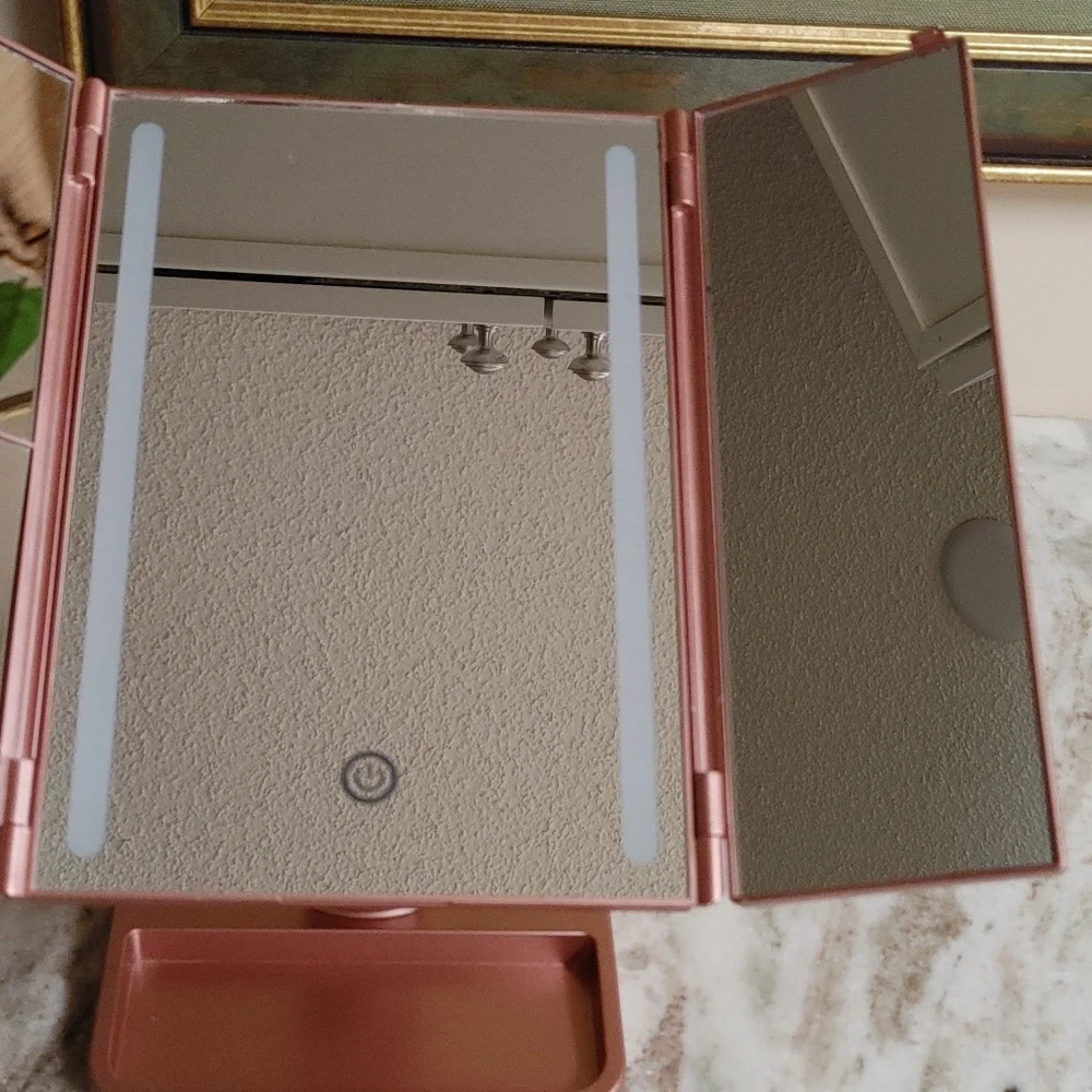 ArQray Tri-Fold Lighted Vanity Mirror